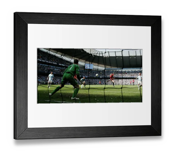 Framed Print : Man Utd's Paul Scholes scoring the winner against Man City 2010 Framed Print : Man Utd's Paul Scholes scoring the winner against Man City 2010