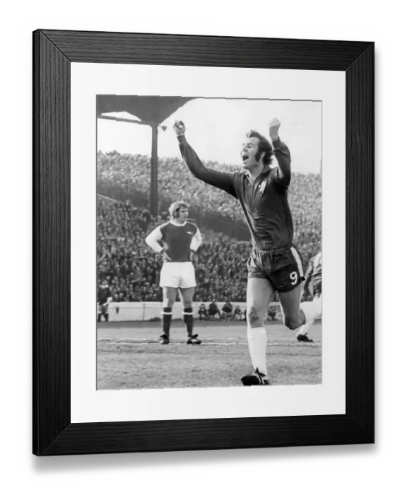 Framed Print : Peter Osgood in action 1973 Framed Print : Peter Osgood in action 1973