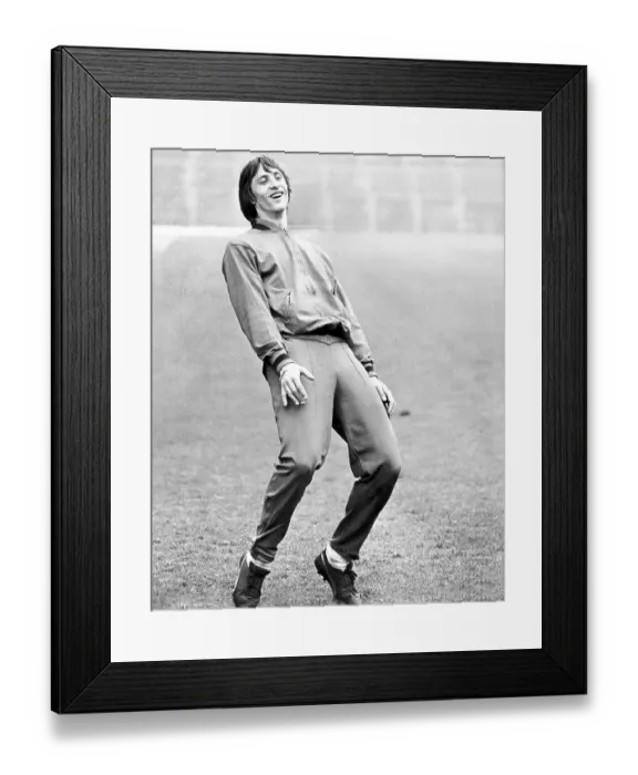 Framed Print : Ajax and Holland star Johan Cruyff during a training session in London Framed Print : Ajax and Holland star Johan Cruyff during a training session in London