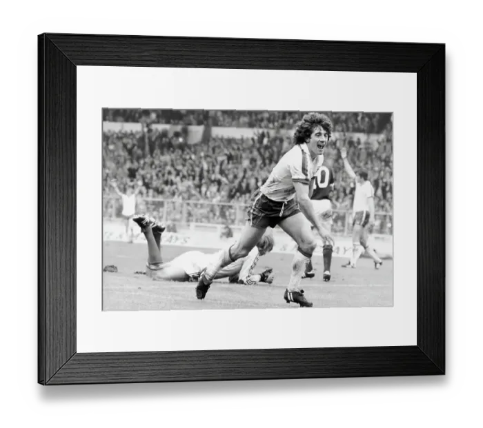 Framed Print : Keegan scores for England 1979 Framed Print : Keegan scores for England 1979