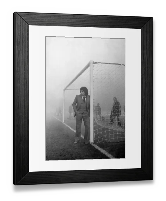 Framed Print : Kevin Keegan at foggy Wembley 1979 Framed Print : Kevin Keegan at foggy Wembley 1979