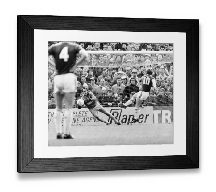 Framed Print : Tony Cottee strikes the West Ham penalty that ended Tottenham's faint title hopes Framed Print : Tony Cottee strikes the West Ham penalty that ended Tottenham's faint title hopes