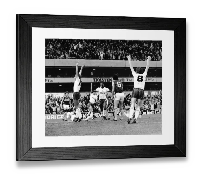 Framed Print : Gary Mabbutt (left) and Garth Crooks (centre) celebrate Spurs first goal. Tottenham Hotspur v West Ham United Framed Print : Gary Mabbutt (left) and Garth Crooks (centre) celebrate Spurs first goal. Tottenham Hotspur v West Ham United