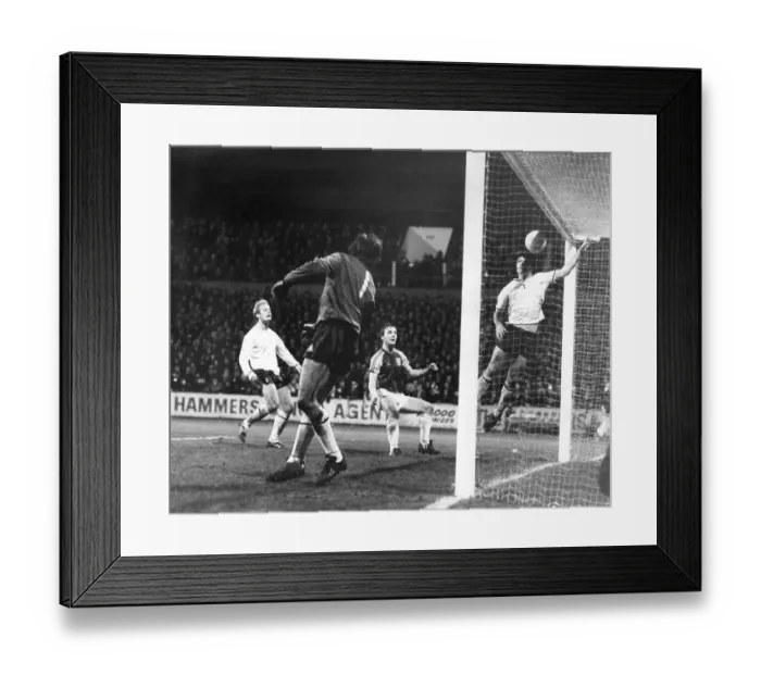 Framed Print : Steve Perryman is beaten by David Cross's chip Football League Cup Quarter final:West Ham v Tottenham 1-0 Framed Print : Steve Perryman is beaten by David Cross's chip Football League Cup Quarter final:West Ham v Tottenham 1-0