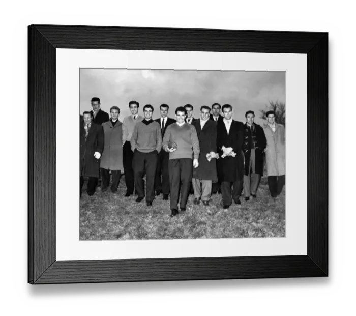 Framed Print : Malcolm Allison (centre), West Ham United F.C. captain, with his team mates Framed Print : Malcolm Allison (centre), West Ham United F.C. captain, with his team mates