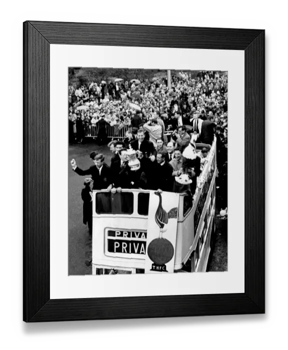 Framed Print : FA Cup winning Spurs on the open top bus parading the trophy