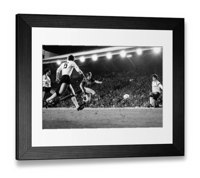 Framed Print : Jan Molby scores in the Milk Cup 1985 Framed Print : Jan Molby scores in the Milk Cup 1985