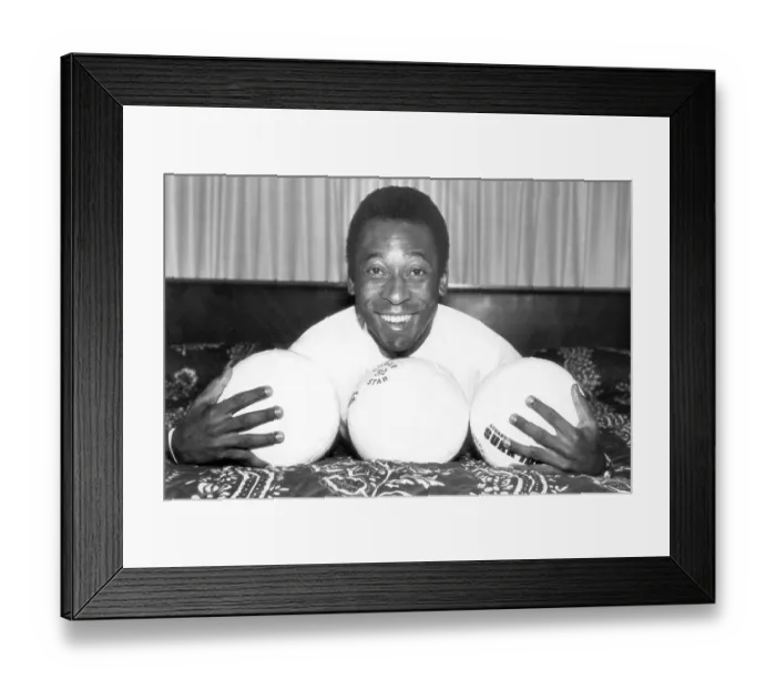 Framed Print : Pele in 1982 Framed Print : Pele in 1982