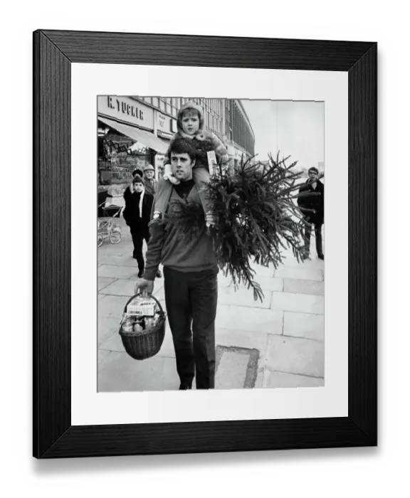 Framed Print : Geoff Hurst, Christmas shopping with his daughter Claire Framed Print : Geoff Hurst, Christmas shopping with his daughter Claire