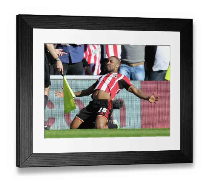 Framed Print : Sunderland's Jermain Defoe after scoring the winner against Newcastle