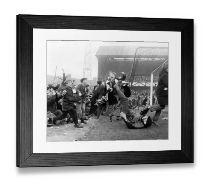 Framed Print : Sunderland fans on the pitch - FA Cup 1961 Framed Print : Sunderland fans on the pitch - FA Cup 1961