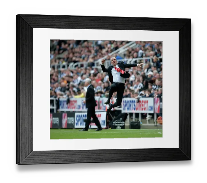 Framed Print : Sunderland's manager Paolo Di Canio during the match between Newcastle v Sunderland Framed Print : Sunderland's manager Paolo Di Canio during the match between Newcastle v Sunderland