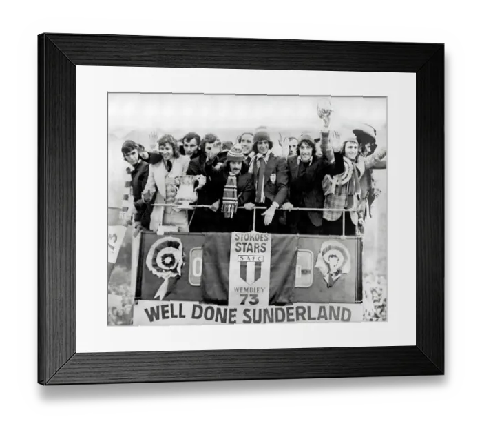 Framed Print : More than 750, 000 jubilant fans packed Sunderland last night for the incredible return home of the 1973 FA Cup winners Framed Print : More than 750, 000 jubilant fans packed Sunderland last night for the incredible return home of the 1973 FA Cup winners