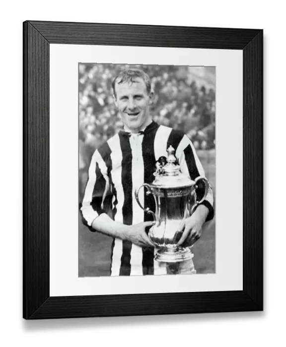 Framed Print : Frank Hudspeth captain of Newcastle United holding the F.A. cup Framed Print : Frank Hudspeth captain of Newcastle United holding the F.A. cup