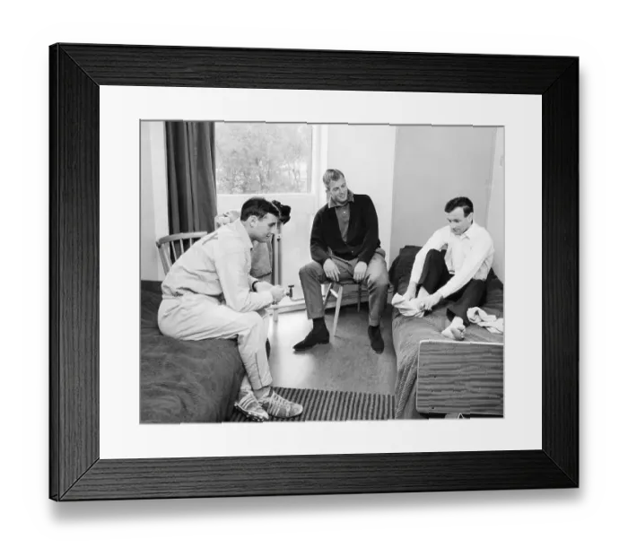 Framed Print : Manchester City footballers: Glyn Pardoe, Alan Oakes and Jimmy Murray Framed Print : Manchester City footballers: Glyn Pardoe, Alan Oakes and Jimmy Murray