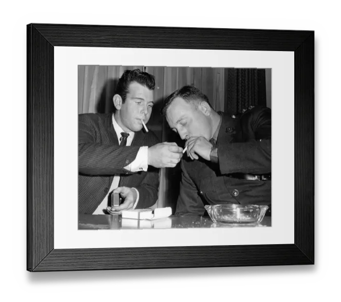 Framed Print : Lt. Joseph J. (Jock) Smith (right) of the 1st Battalion Royal Sussex Regiment, of Motherwell, who won the Military Cross for bravery