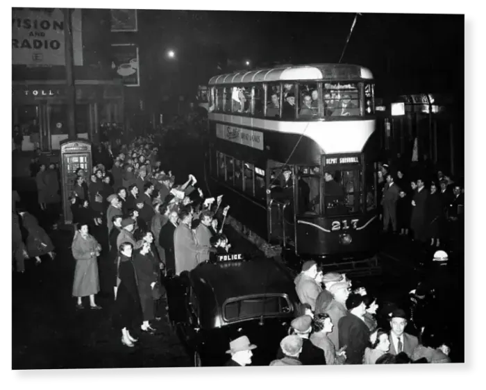 Print : Last tram ceremony at Edinburgh. Trams leaving for the depot 20 / 12 / 1956