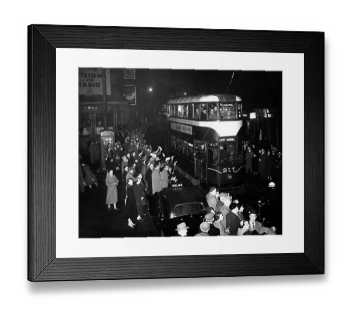 Framed Print : Last tram ceremony at Edinburgh. Trams leaving for the depot 20 / 12 / 1956