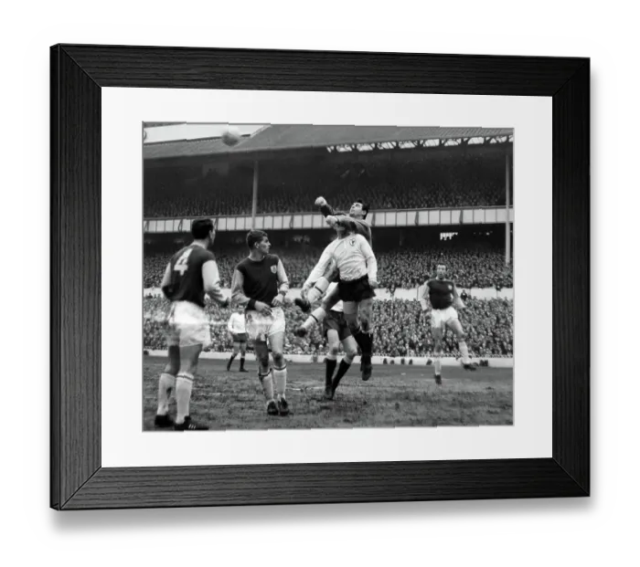 Framed Print : FA Cup 4th round Tottenham Hotspur v Burnley 1966