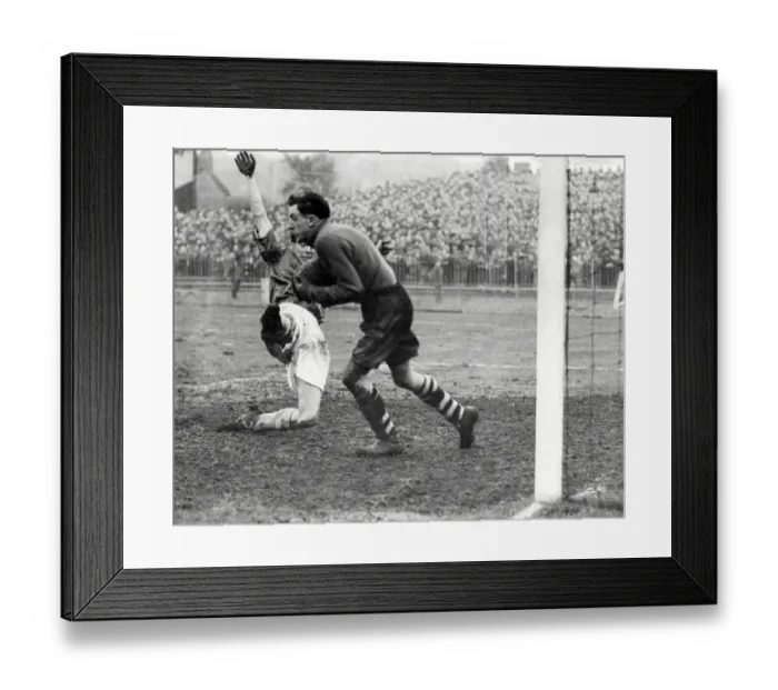 Framed Print : FA Cup 4th Round match, Newport v Norwich City 1951 Framed Print : FA Cup 4th Round match, Newport v Norwich City 1951