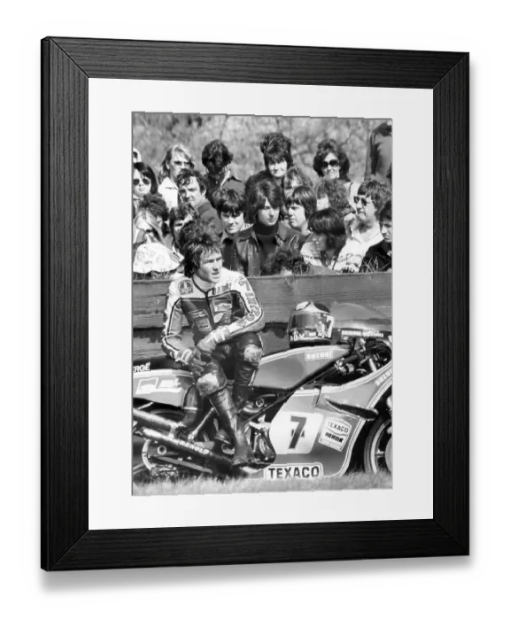 Framed Print : Barry Sheene at Oulton Park Framed Print : Barry Sheene at Oulton Park