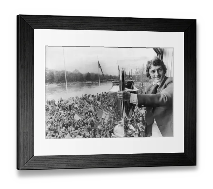 Framed Print : Trevor Francis shows the European Cup to massed Nottingham Forest fans Framed Print : Trevor Francis shows the European Cup to massed Nottingham Forest fans