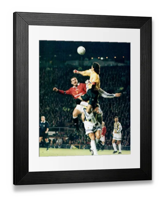 Framed Print : Man Utd's Eric Cantona challenges Fenerbahce keeper, Rustu Framed Print : Man Utd's Eric Cantona challenges Fenerbahce keeper, Rustu