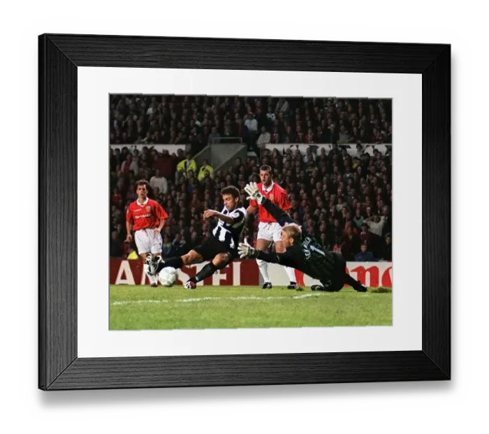 Framed Print : Alessandro Del Piero shoots past Peter Schmeichel for Juventus first goal Framed Print : Alessandro Del Piero shoots past Peter Schmeichel for Juventus first goal