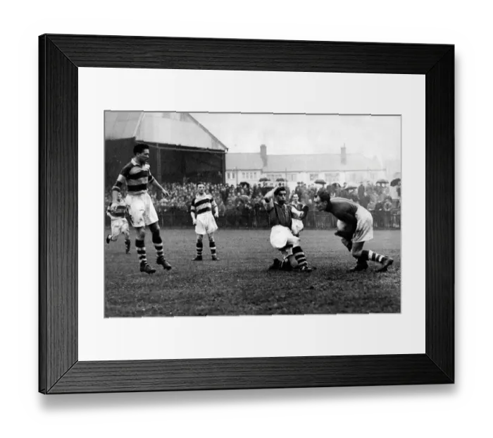 Framed Print : Barnet v Great Yarmouth 1954 FA Cup match Framed Print : Barnet v Great Yarmouth 1954 FA Cup match