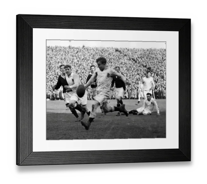 Framed Print : Micky Steele-Bodger in play during Scotland v England match at Murrayfield 1948 Framed Print : Micky Steele-Bodger in play during Scotland v England match at Murrayfield 1948