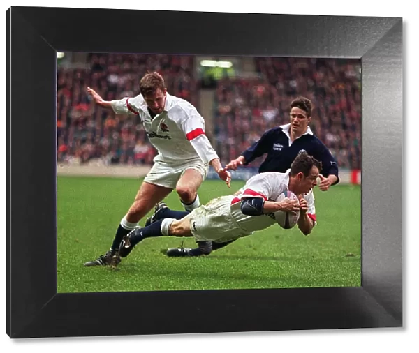 Austin Healy scores a try Scotland v England Five Nations Championship at Twickenham 1998