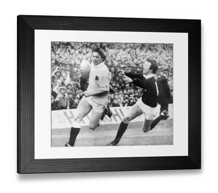 Framed Print : Scotland v England at Murrayfield. John Carleton of England evades Keith Robertson to score Framed Print : Scotland v England at Murrayfield. John Carleton of England evades Keith Robertson to score