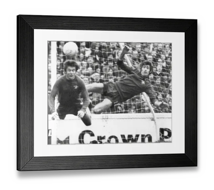 Framed Print : Peter Bonetti, goalkeeper, and John Hollins, both of Chelsea FC Framed Print : Peter Bonetti, goalkeeper, and John Hollins, both of Chelsea FC