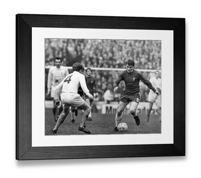 Framed Print : Chelsea's Charlie Cooke (R), being challenged by Billy Bremner of Leeds Framed Print : Chelsea's Charlie Cooke (R), being challenged by Billy Bremner of Leeds