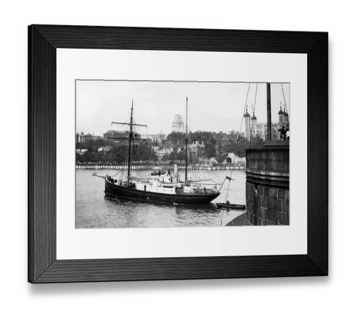 Framed Print : The Ernest Shackleton Quest expedition to Antarctica, sets sail from London, 1921