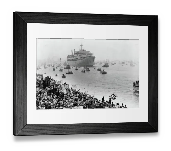 Framed Print : SS Canberra returns to Southampton from the Falklands to huge crowds Framed Print : SS Canberra returns to Southampton from the Falklands to huge crowds