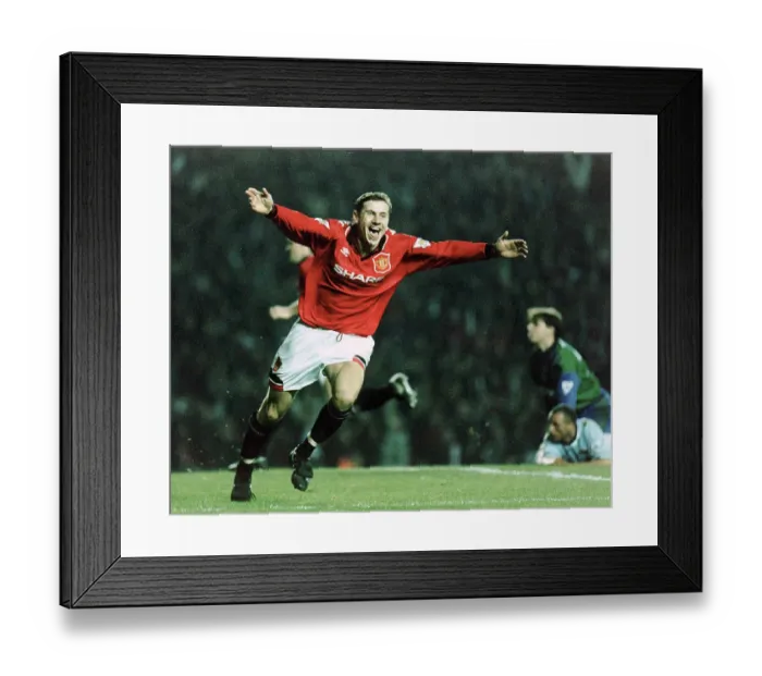 Framed Print : Manchester United footballer Andrei Kanchelskis during game vs Manchester city in 1994 Framed Print : Manchester United footballer Andrei Kanchelskis during game vs Manchester city in 1994