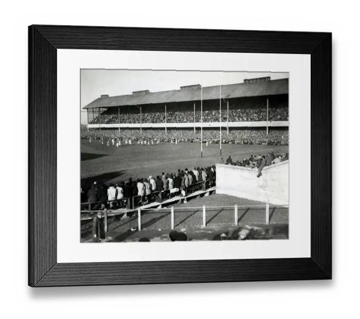 Framed Print : Ireland v England Rugby Union match at Lansdowne Road in Dublin 1946 Framed Print : Ireland v England Rugby Union match at Lansdowne Road in Dublin 1946