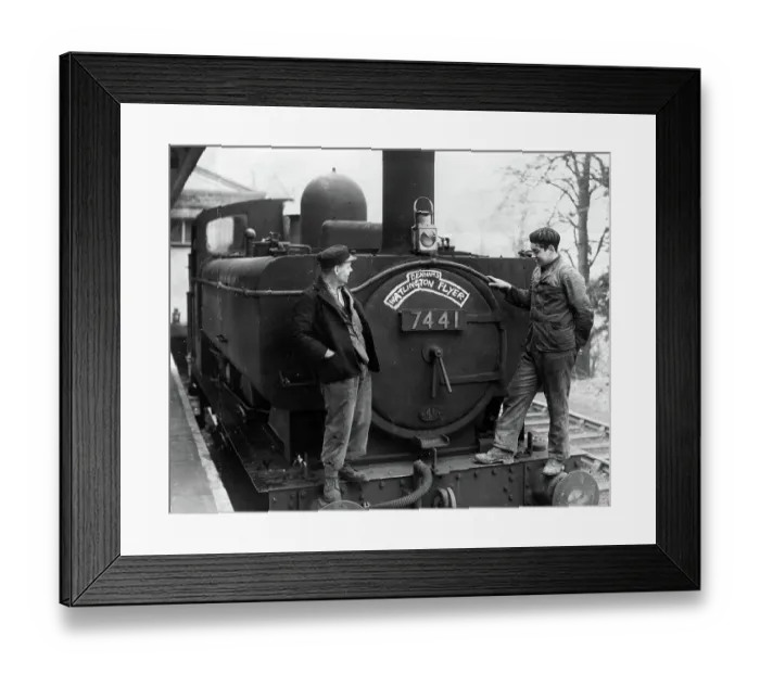 Framed Print : The Watlington Flyer train in Princes Risborough 1951 Framed Print : The Watlington Flyer train in Princes Risborough 1951