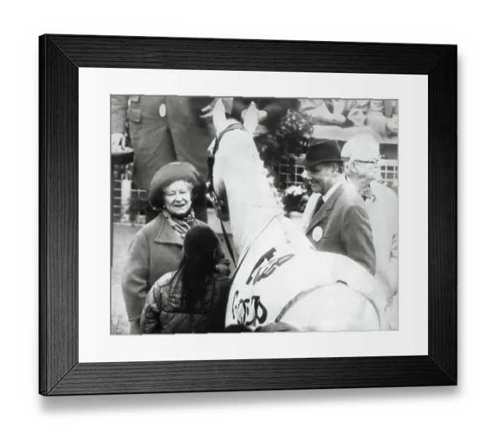 Framed Print : The Queen Mother meets Desert Orchid Framed Print : The Queen Mother meets Desert Orchid