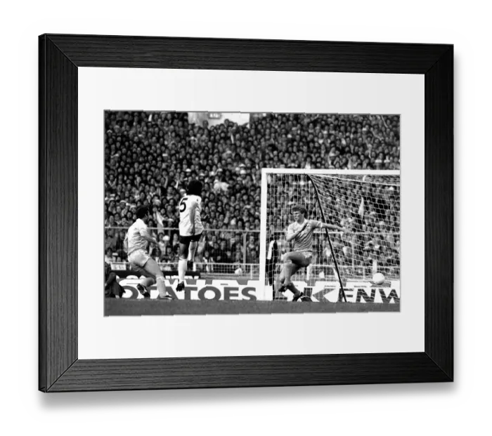 Framed Print : FA Cup Final Replay: Man City v Spurs Ricardo Villa (No 8) scores the opening goal Framed Print : FA Cup Final Replay: Man City v Spurs Ricardo Villa (No 8) scores the opening goal