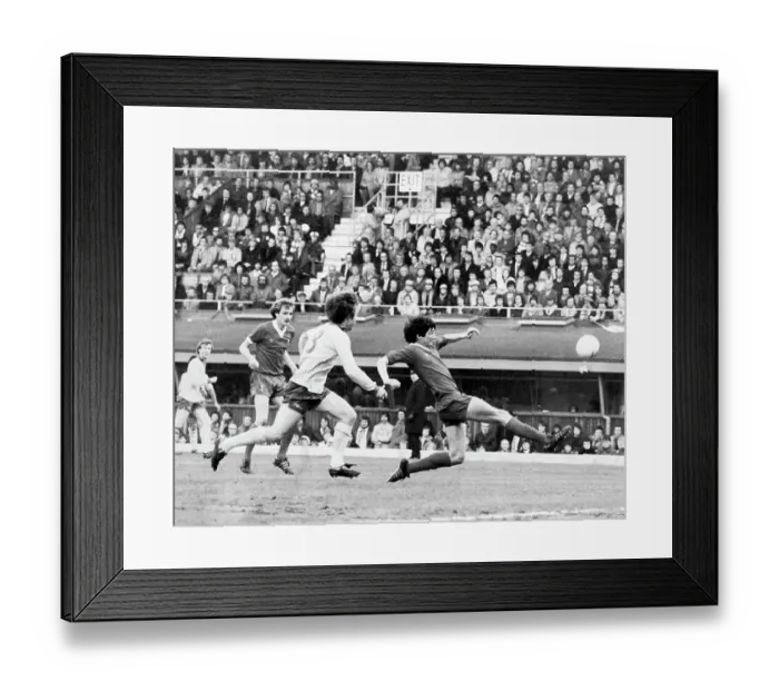 Framed Print : Arsenal v Liverpool at Coventry Alan Hansen cuts the ball out from Alan Sunderland