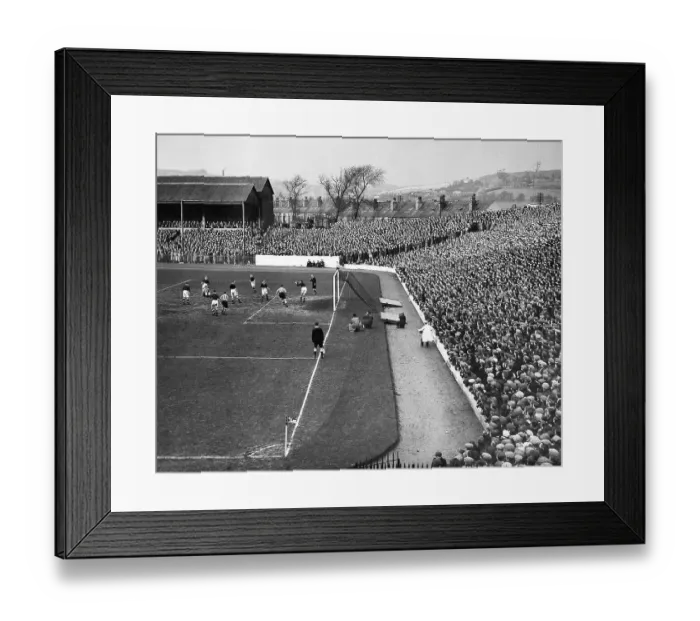 Framed Print : Sheffield Wednesday host Chelsea in front of a packed Hillsborough in 1939 Framed Print : Sheffield Wednesday host Chelsea in front of a packed Hillsborough in 1939