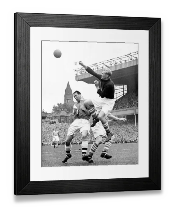 Framed Print : Bert Trautmann, Manchester City Goalkeeper clears the ball from Tommy Lawton of Arsenal