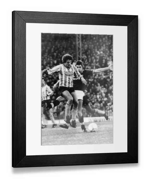 Framed Print : Phillips and Whiteside battle for possession Manchester United V Coventry FA Cup Framed Print : Phillips and Whiteside battle for possession Manchester United V Coventry FA Cup