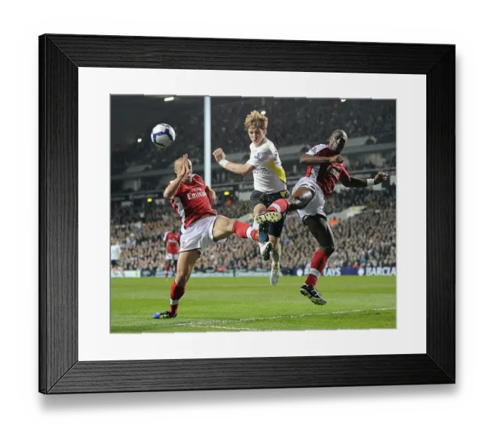 Framed Print : Mikael Silvestre and Sol Campbell tackle Roman Pavluchenko Framed Print : Mikael Silvestre and Sol Campbell tackle Roman Pavluchenko