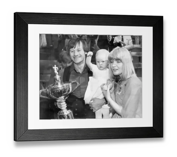 Framed Print : Snooker player Alex Higgins with his family Framed Print : Snooker player Alex Higgins with his family