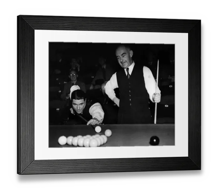 Framed Print : Snooker 1930's - Sidney Smith in play against Willie Smith Framed Print : Snooker 1930's - Sidney Smith in play against Willie Smith