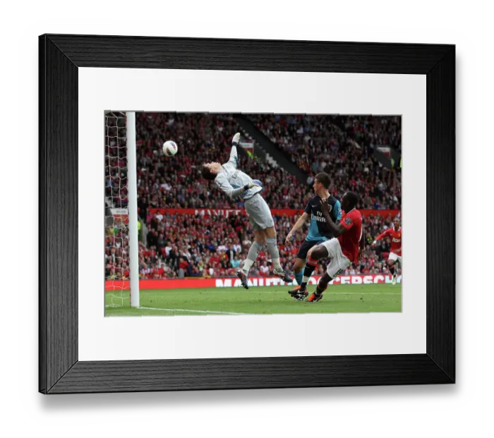Framed Print : Man Utd's Danny Welbeck scores Framed Print : Man Utd's Danny Welbeck scores