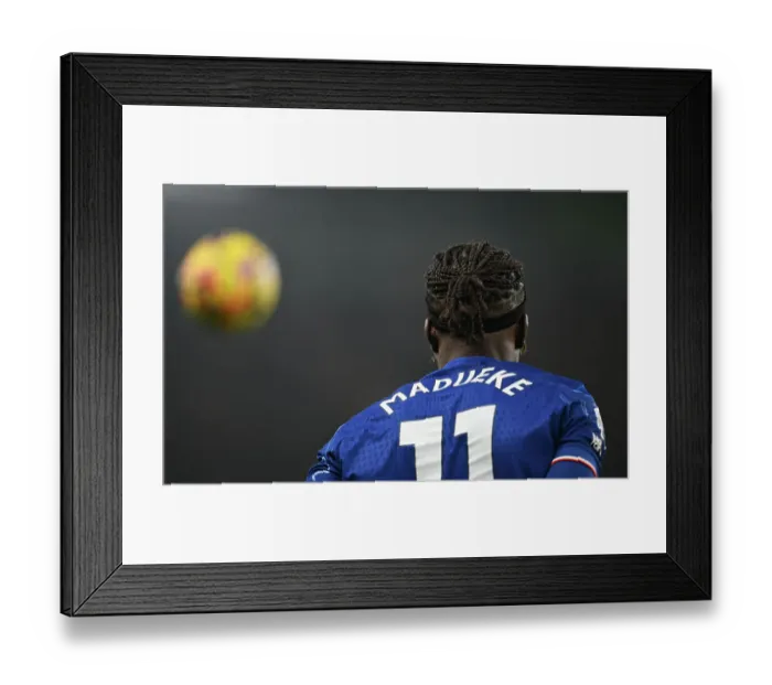 Framed Print : Chelsea v Arsenal (1.1) at Stamford Bridge